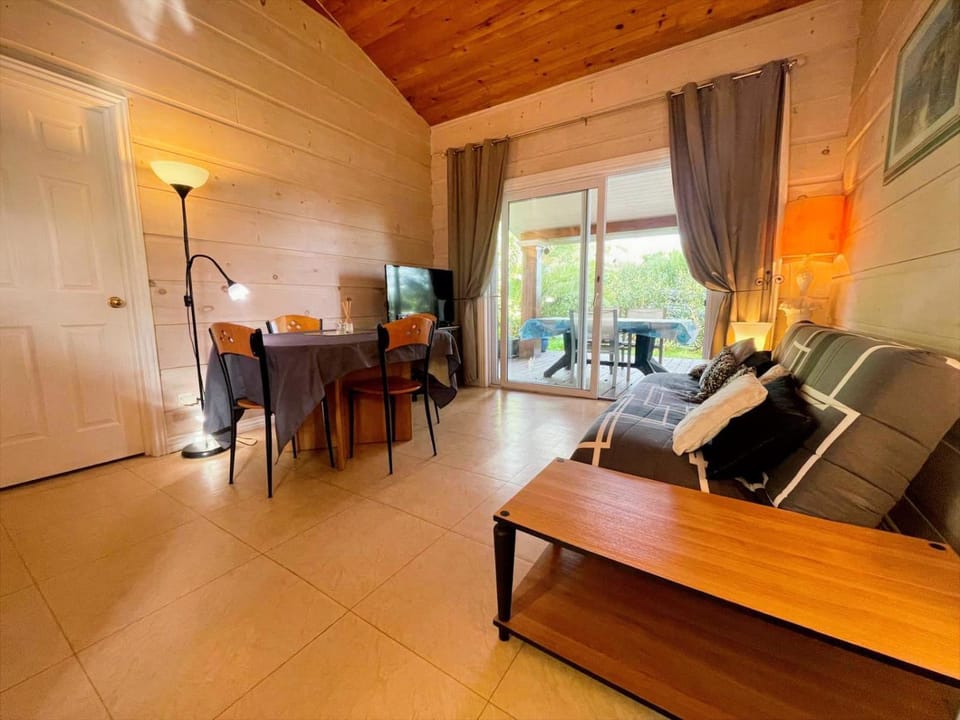 TV and multimedia, Living room, Dining area