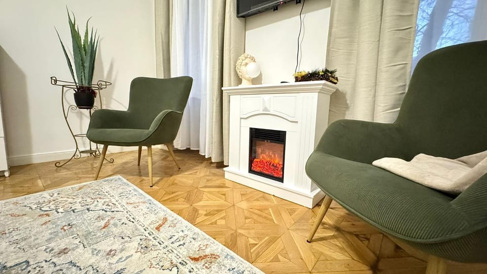 Seating area, fireplace