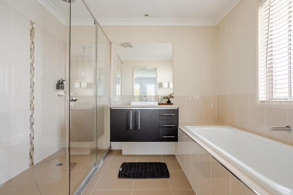 Victoria Point Private Residential Room with Private Bathroom Vacation rental in Redland Bay