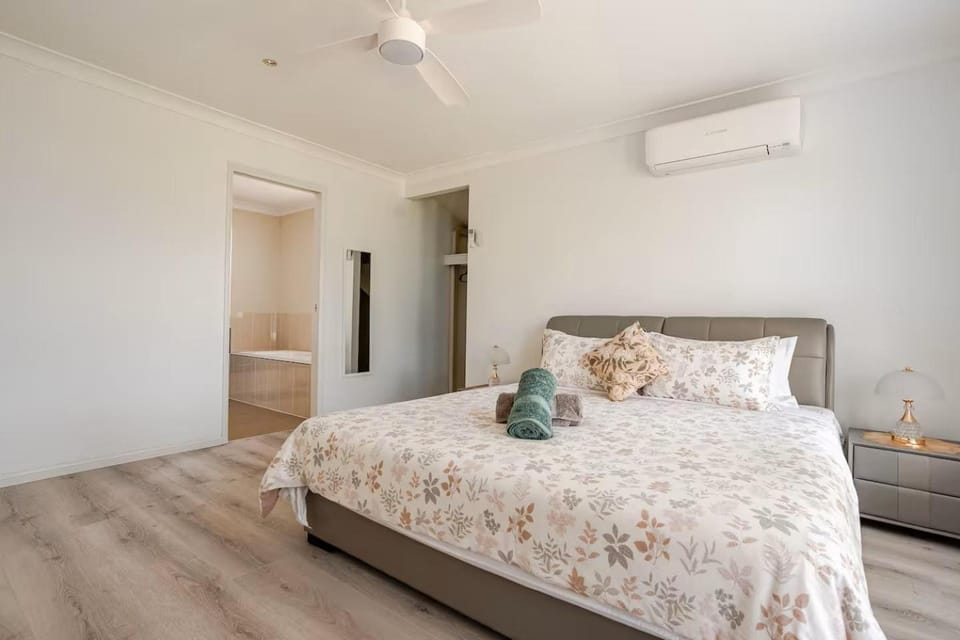 Victoria Point Private Residential Room with Private Bathroom Vacation rental in Redland Bay