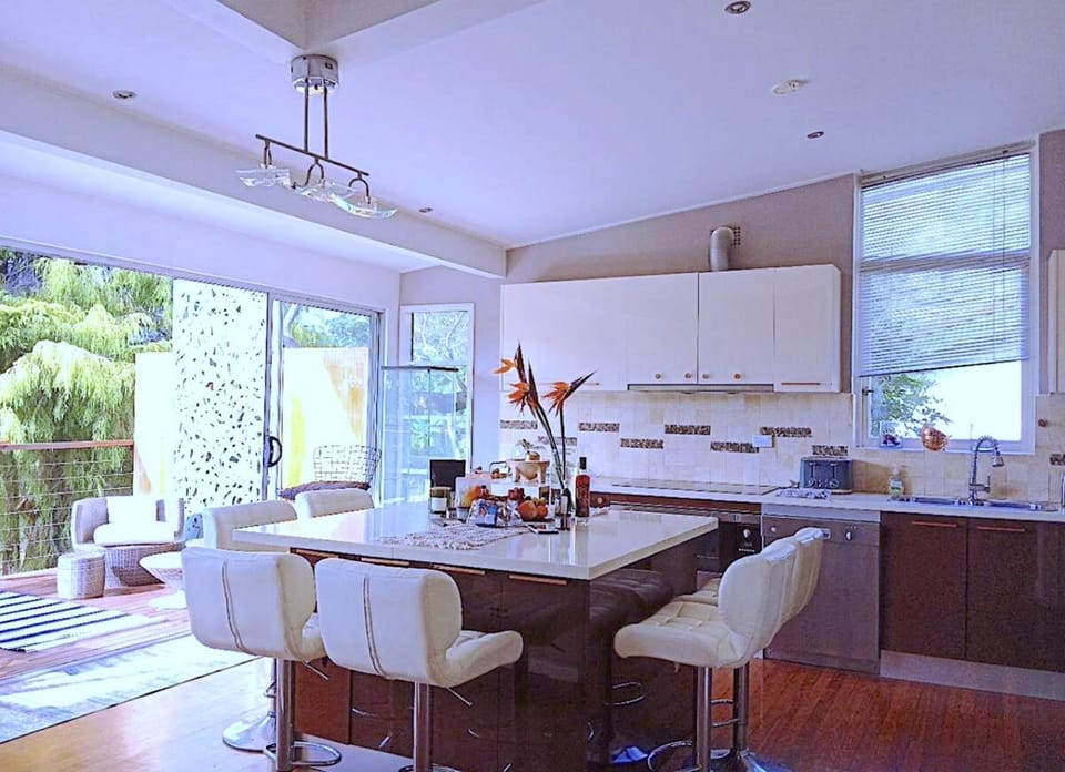 Dining area, kitchen