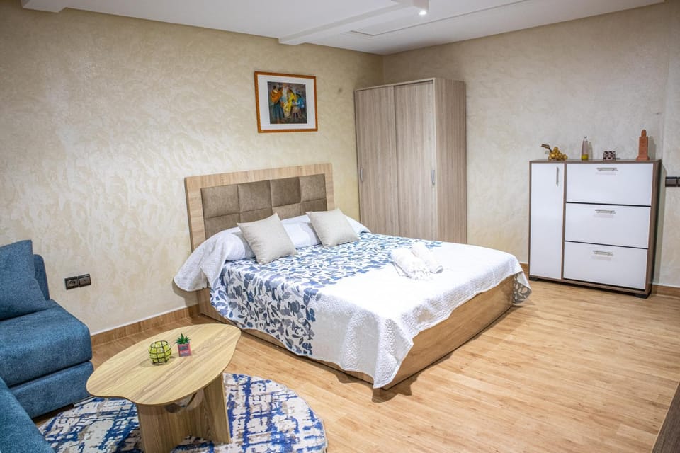 Bed, Photo of the whole room, wardrobe