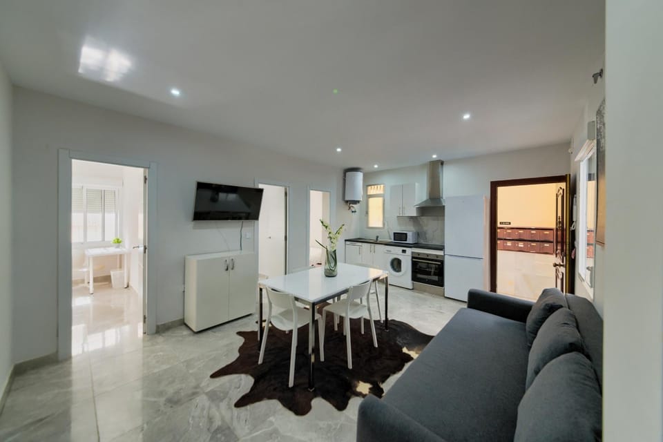 TV and multimedia, Kitchen or kitchenette, Living room, Seating area, Dining area, dishwasher, minibar, oven, pet friendly, stove