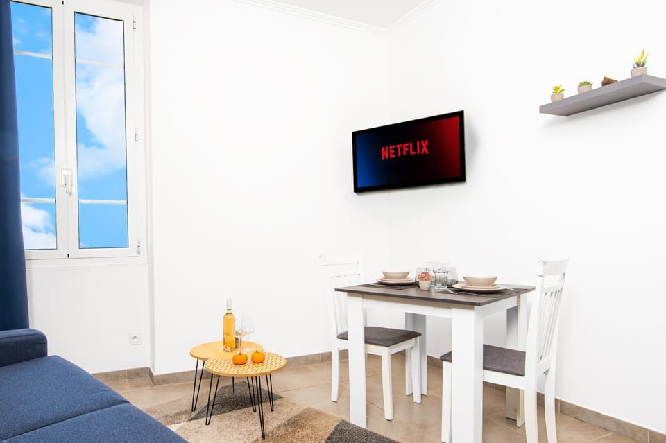 TV and multimedia, Dining area