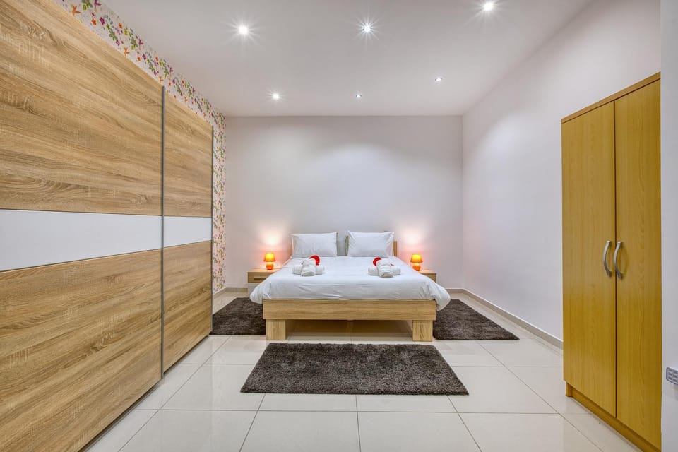 Bed, Photo of the whole room, Bedroom, towels, wardrobe