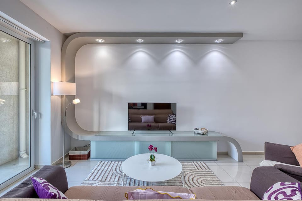 TV and multimedia, Balcony/Terrace, Living room, Seating area
