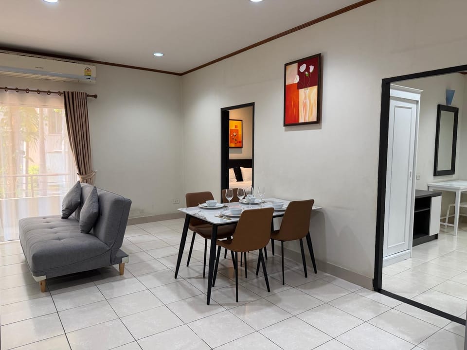 Seating area, Dining area