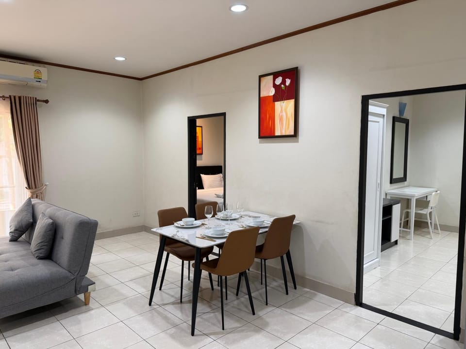 Living room, Seating area, Dining area