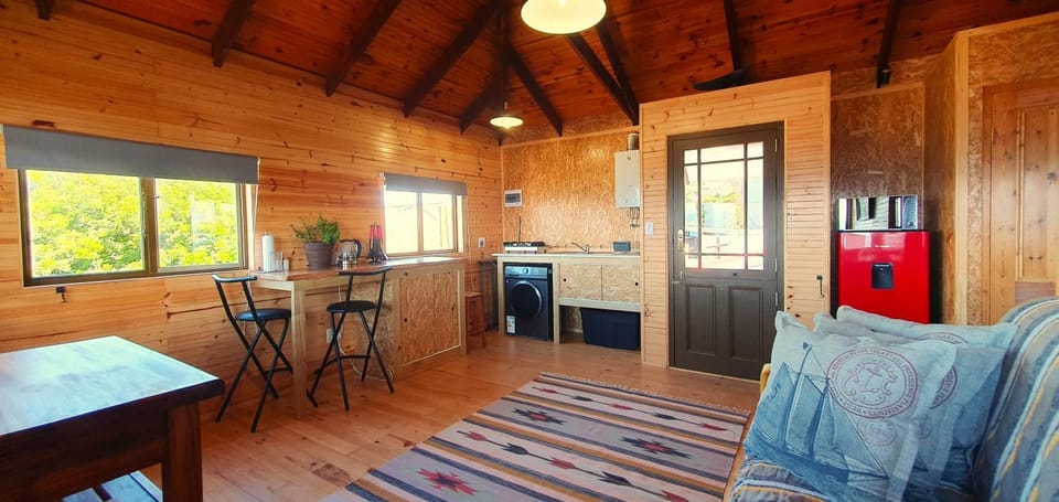 Coffee/tea facilities, Kitchen or kitchenette, microwave, stove