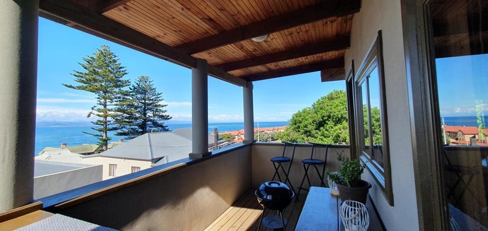 Day, Natural landscape, View (from property/room), Balcony/Terrace, Dining area, Mountain view, Sea view