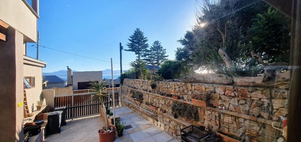 Property building, Spring, Day, Natural landscape, View (from property/room), Mountain view, Sea view