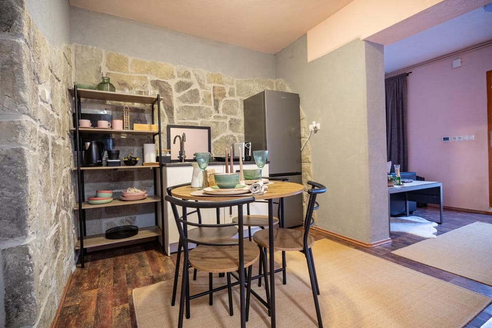 Dining area, kitchen