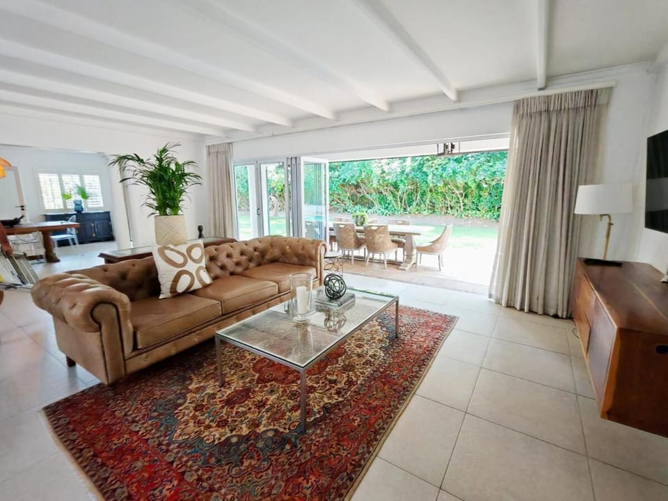 Umhlanga Stunning Villa Sleeps 8 Pool Sauna Beach Access Villa in Umhlanga