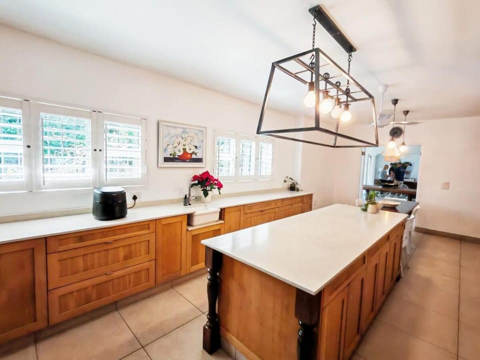 Umhlanga Stunning Villa Sleeps 8 Pool Sauna Beach Access Villa in Umhlanga