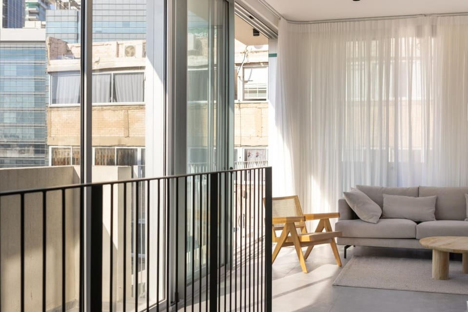 The Rooftop Penthouse at Levinsky - By Vacay Apartment in Tel Aviv-Yafo
