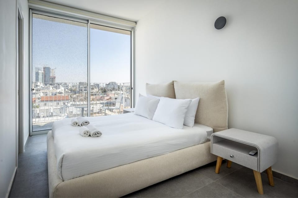 The Rooftop Penthouse at Levinsky - By Vacay Apartment in Tel Aviv-Yafo