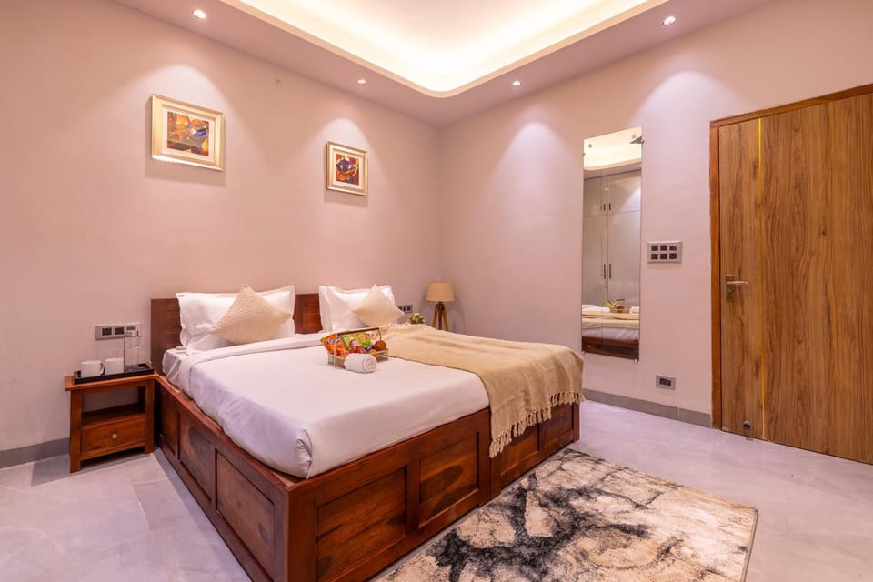 Radhika 2BHK Apartment close to Gaur City Mall Villa in Noida
