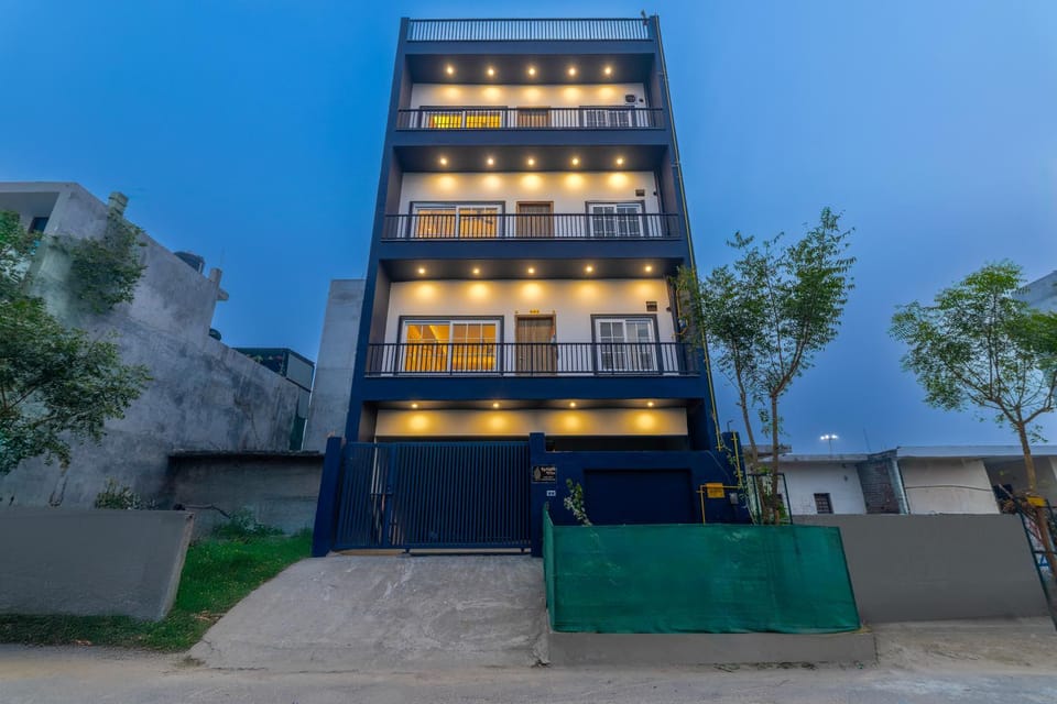 Radhika 2BHK Apartment close to Gaur City Mall Villa in Noida