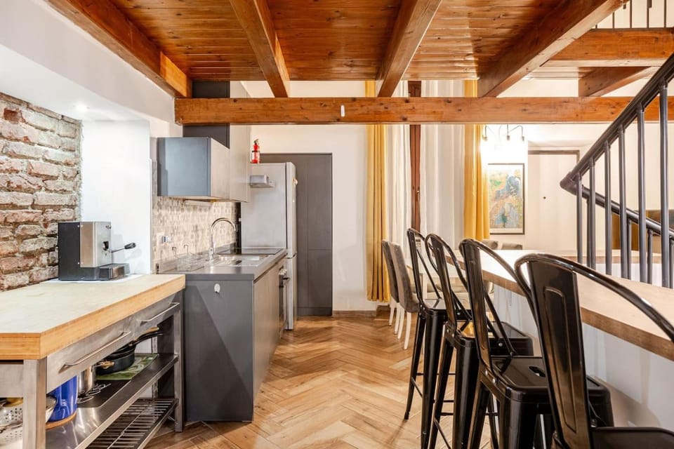 Kitchen or kitchenette, Dining area, dishwasher, oven, pet friendly, stove