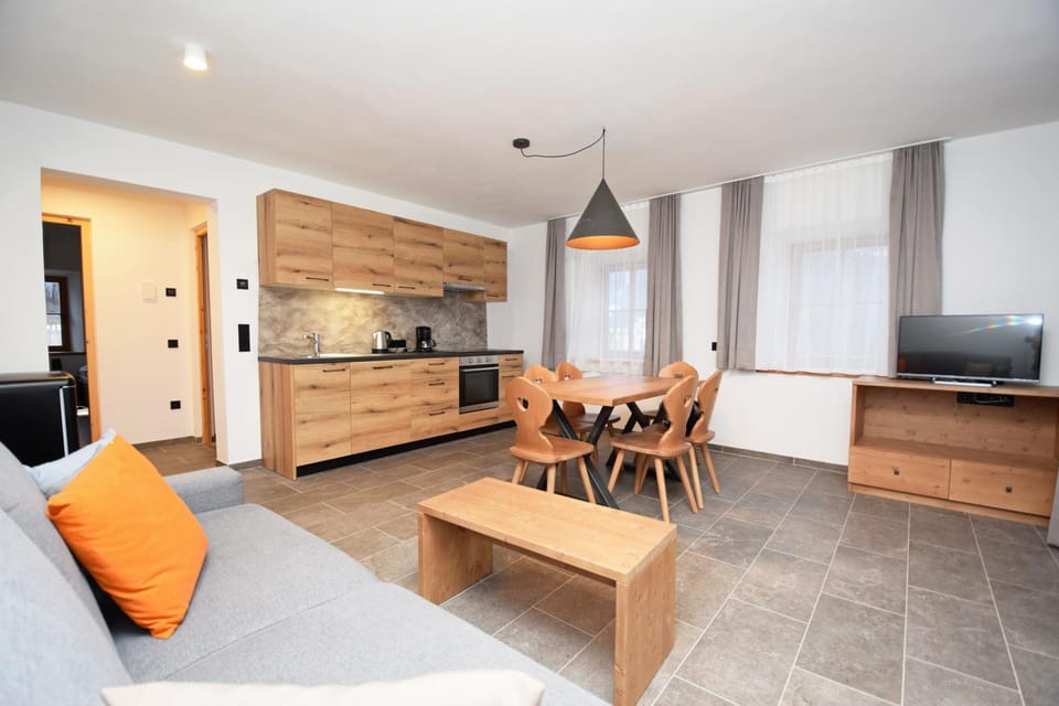 Living room, Seating area, kitchen