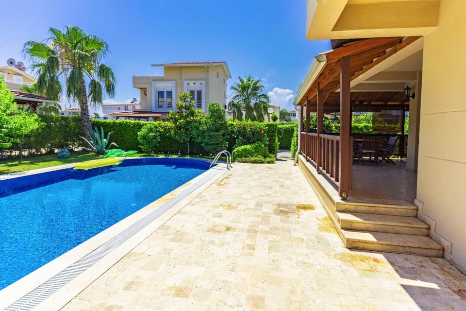 Property building, Swimming pool, Swimming pool
