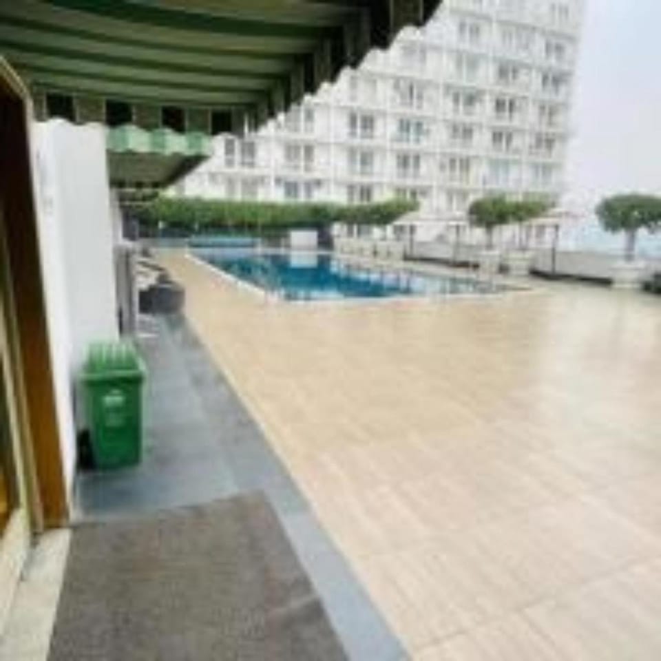 Property building, Day, Pool view, Swimming pool