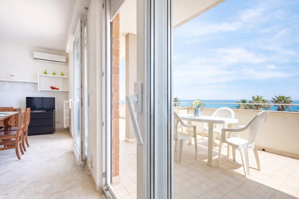 Property building, Balcony/Terrace, Photo of the whole room