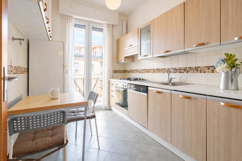 Dining area, kitchen