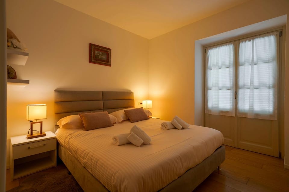 Bed, Night, Photo of the whole room, Bedroom