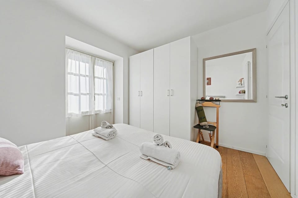 Bed, Photo of the whole room, Bedroom, towels, wardrobe