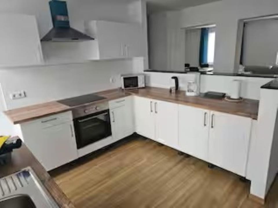Schöne Vollausgestattete Monteurs- Gästewohnung nähe Raffinerie Leuna und Geiseltalsee 0304 Apartment in Thuringia, Germany