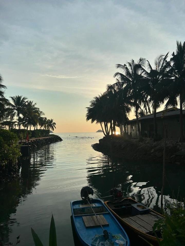 Day, Natural landscape, Activities, River view, Sea view, Sunrise, Sunset