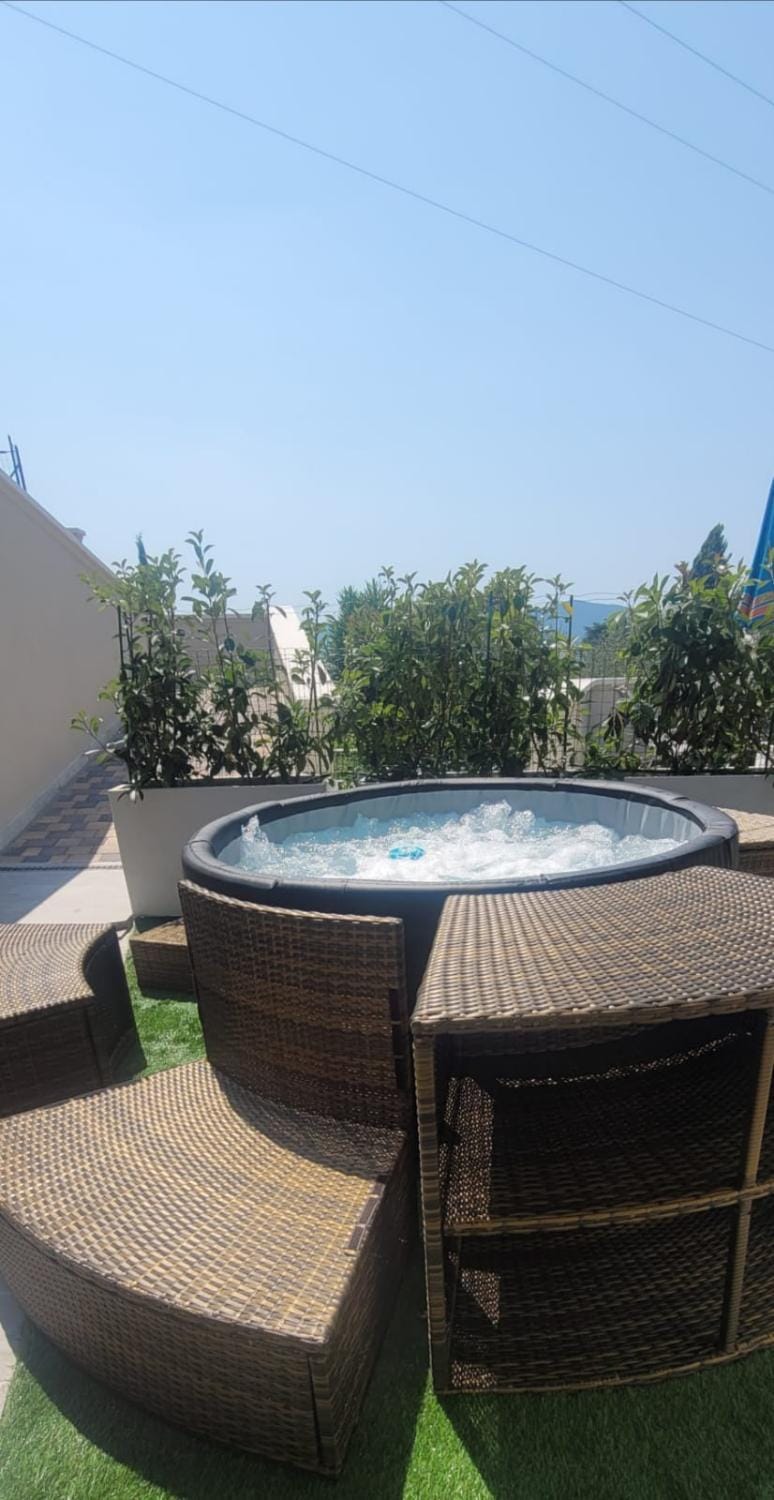 Hot Tub, Pool view