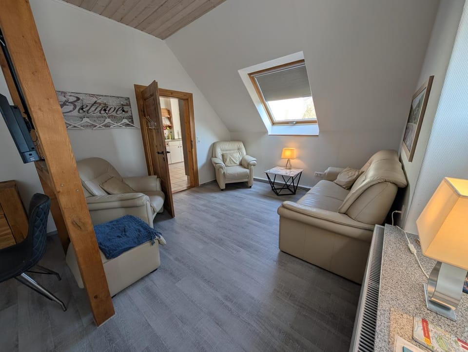 Living room, Photo of the whole room, Seating area, Bedroom