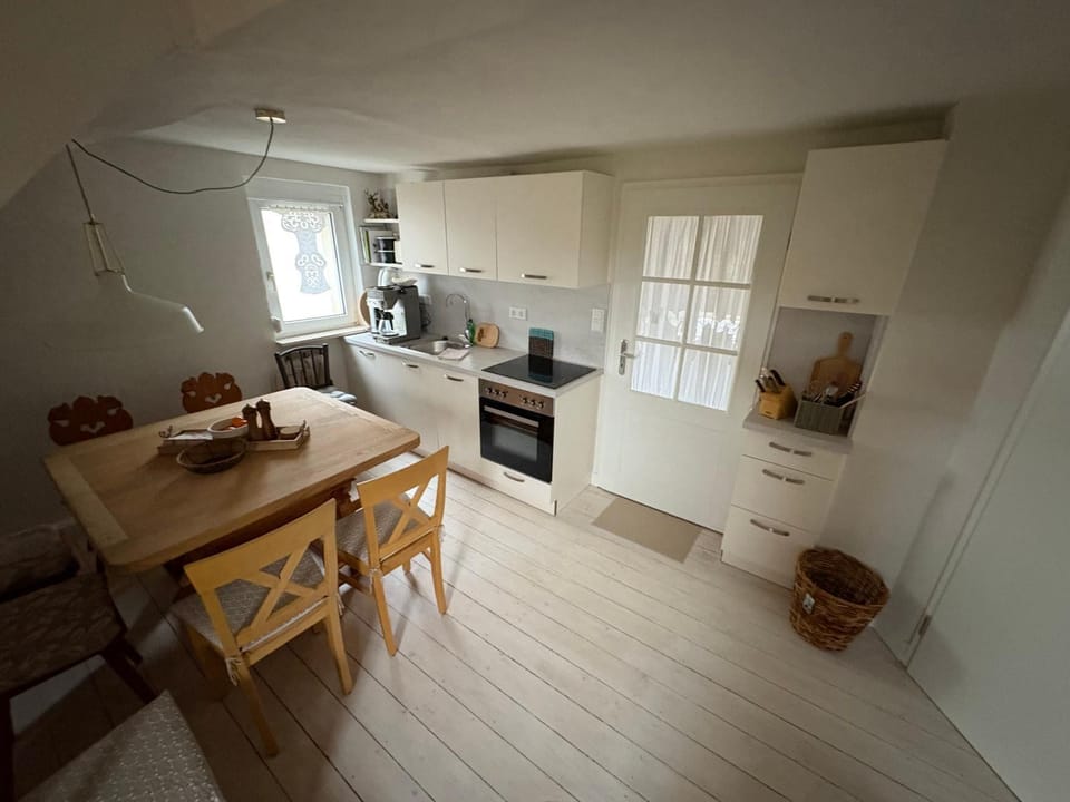 Kitchen or kitchenette, Dining area, dishwasher, oven, stove