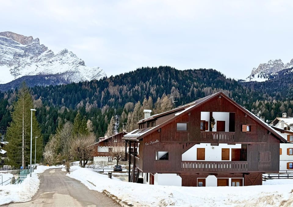 Property building, Nearby landmark, Day, Natural landscape, Winter, Mountain view
