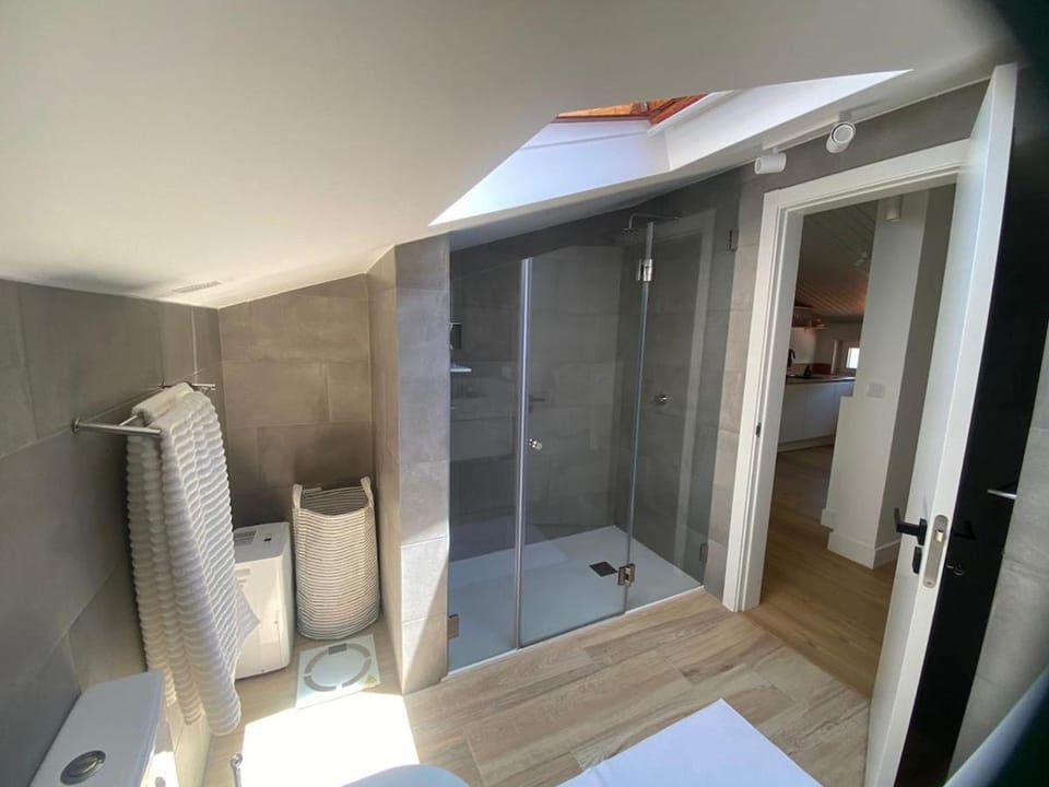 Brand New Cozy Challet-10'm walk to the Beach Apartment in Estoril