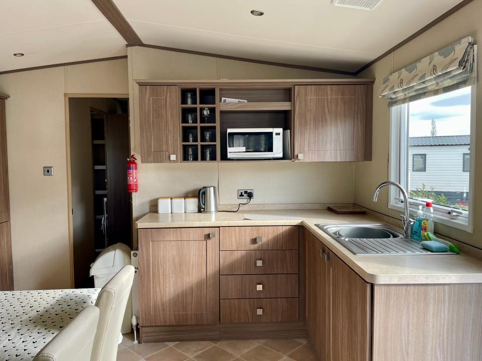 Lake Front 2 Bed Caravan, South Cerney Campground/ 
RV Resort in Cotswold District