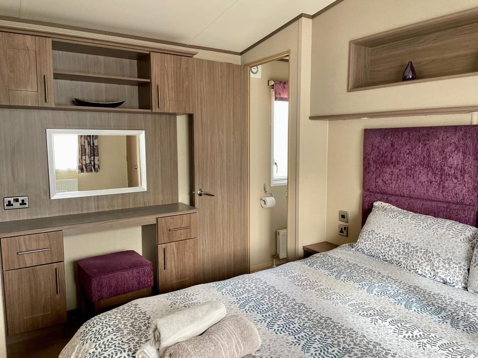 Lake Front 2 Bed Caravan, South Cerney Campground/ 
RV Resort in Cotswold District