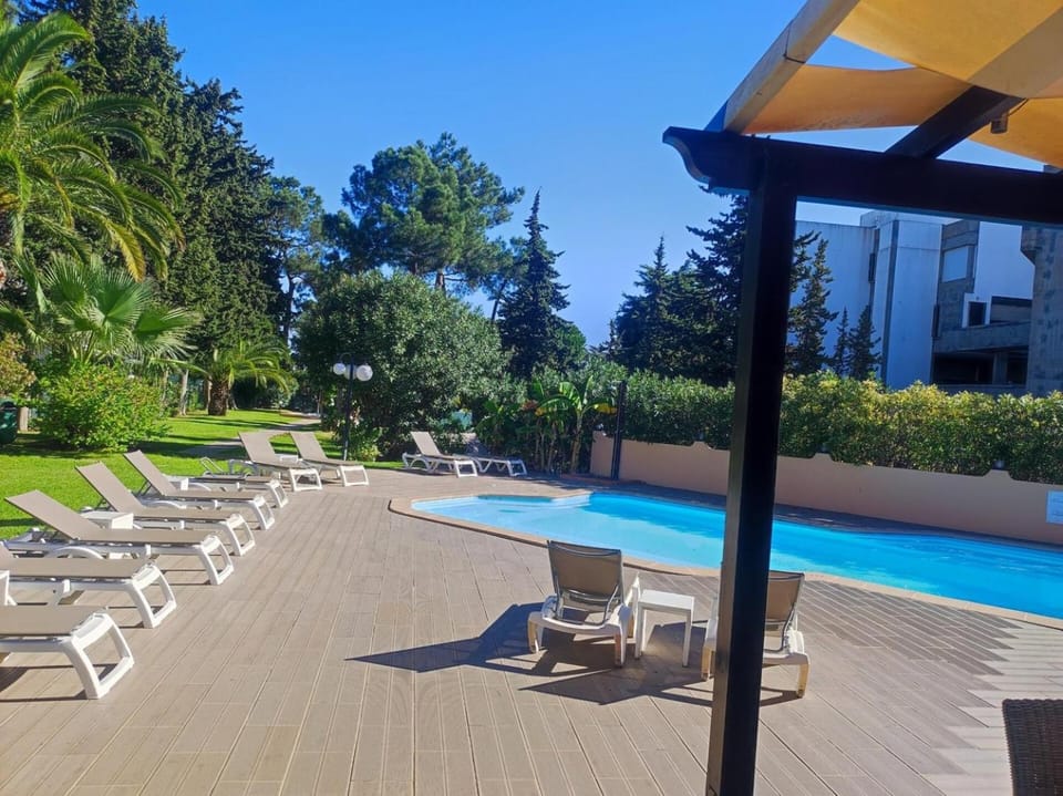 Pool view, Swimming pool, sunbed