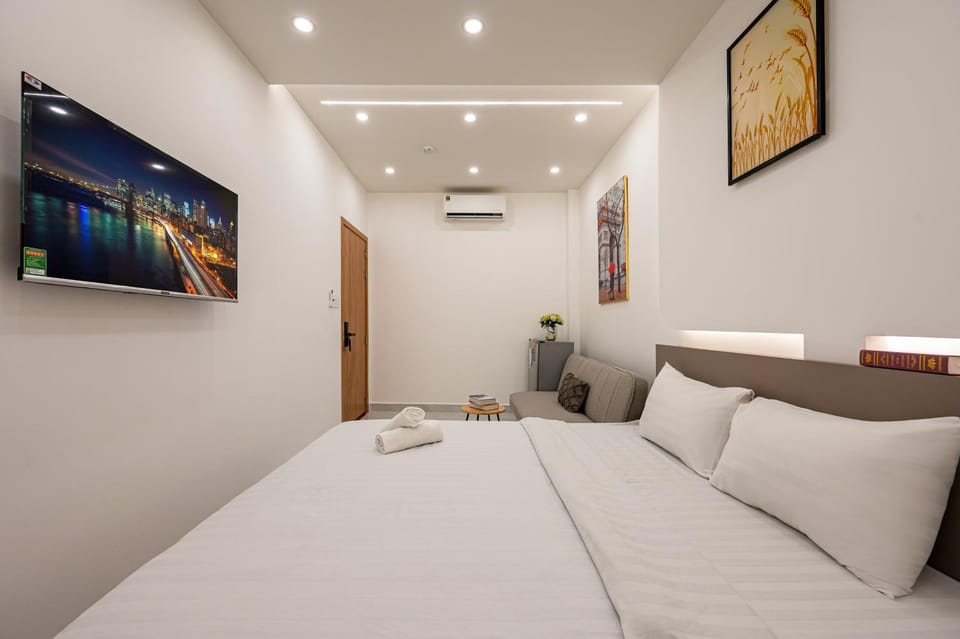 Bed, TV and multimedia, Bedroom, air conditioner