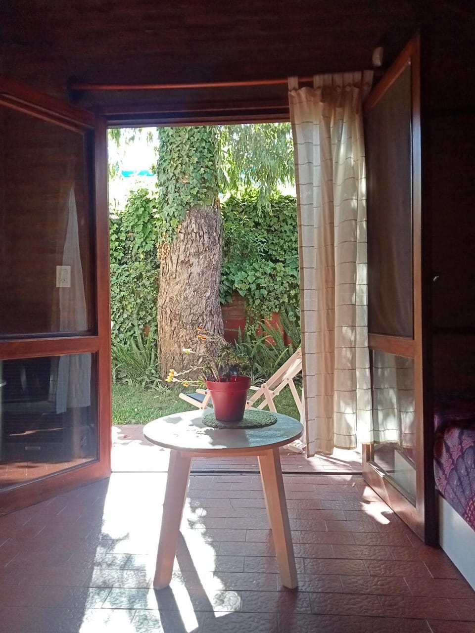 Communal lounge/ TV room, Garden, Living room