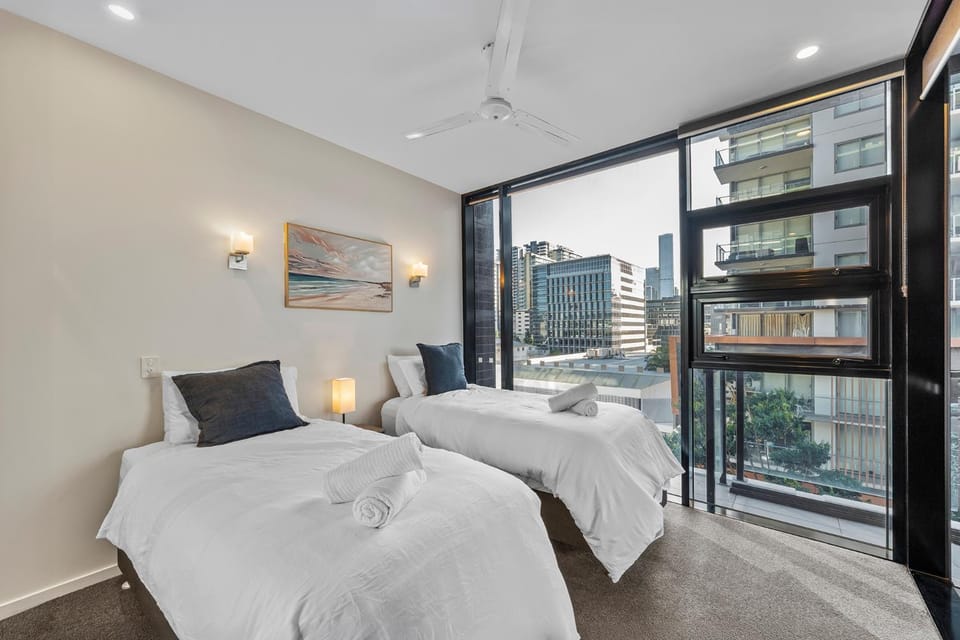 View (from property/room), Bedroom, bunk bed, towels