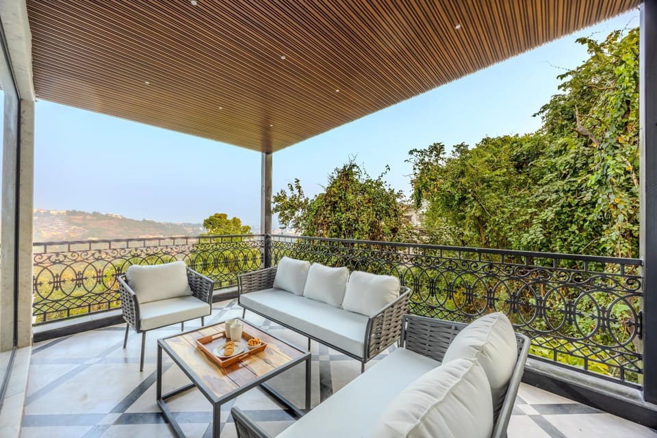Valley View 5-BHK Villa With Private Pool, Sit-out Areas, TT Table, Pool Table , Bar & Scenic Views Villa in Goa, India