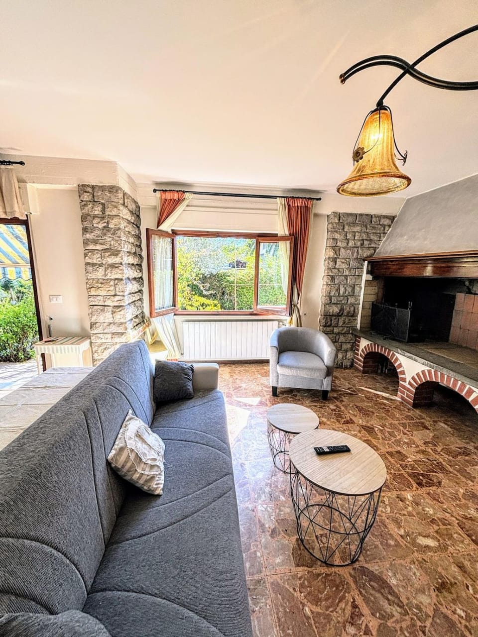 TV and multimedia, Living room, Seating area