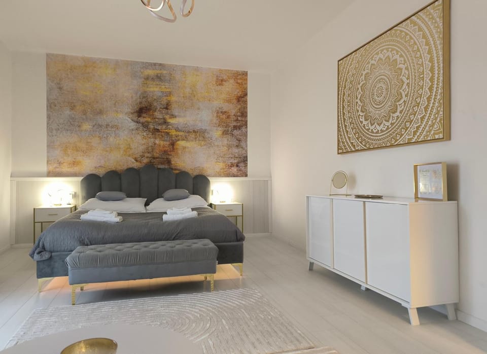 Bed, Bedroom