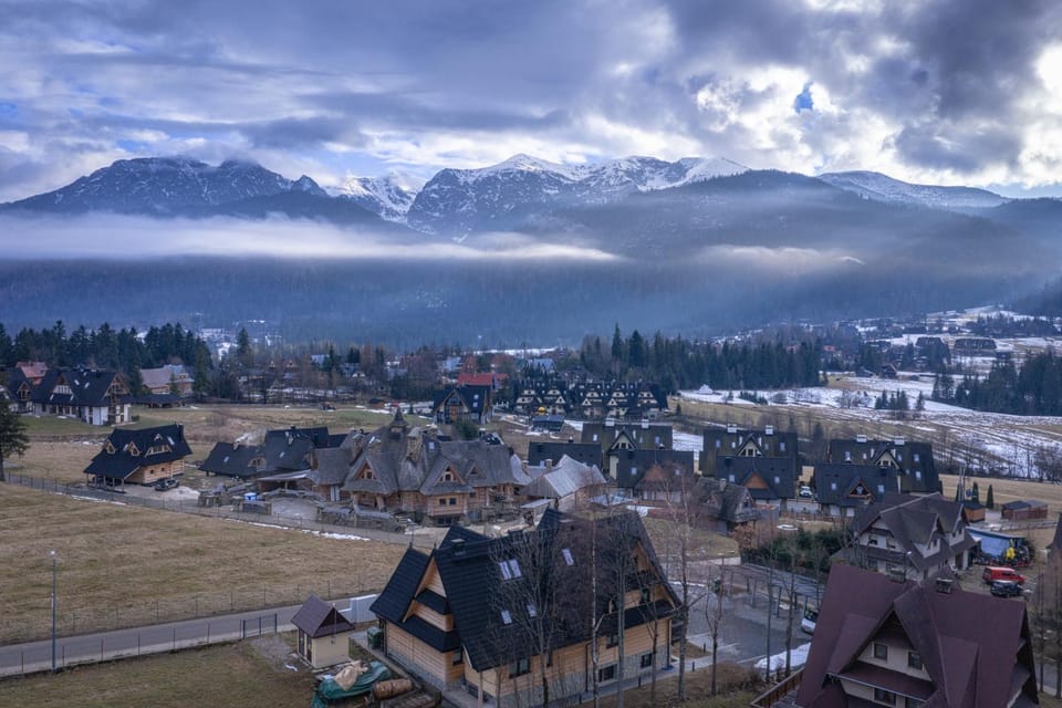 Property building, Bird's eye view, Mountain view