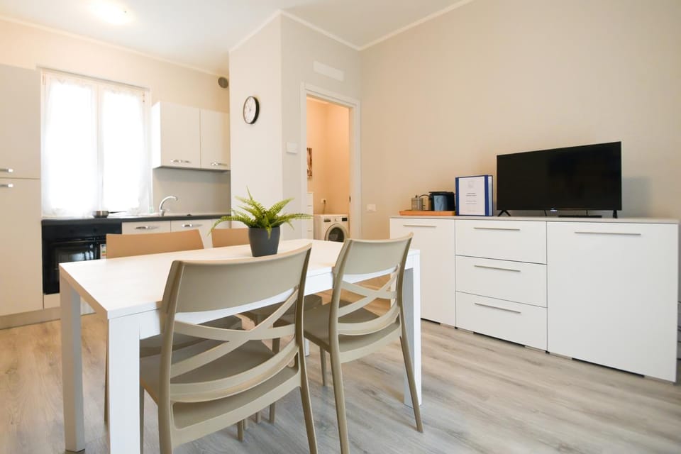 TV and multimedia, Kitchen or kitchenette, Dining area, oven, pet friendly, stove