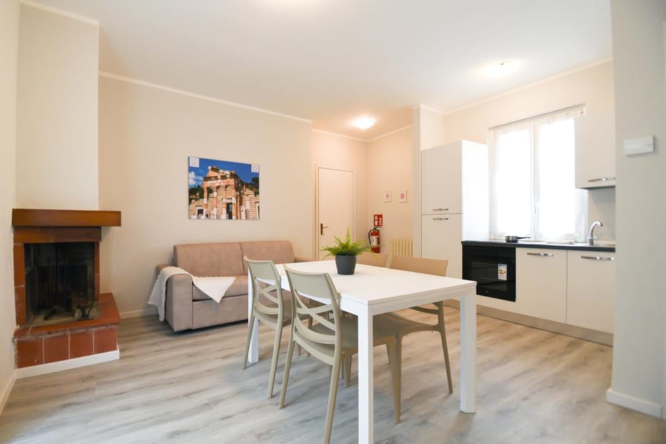 Kitchen or kitchenette, Living room, Seating area, Dining area, pet friendly, stove