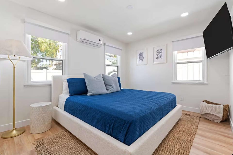La Jolla Coastal Retreat - Walk to Beach House in La Jolla